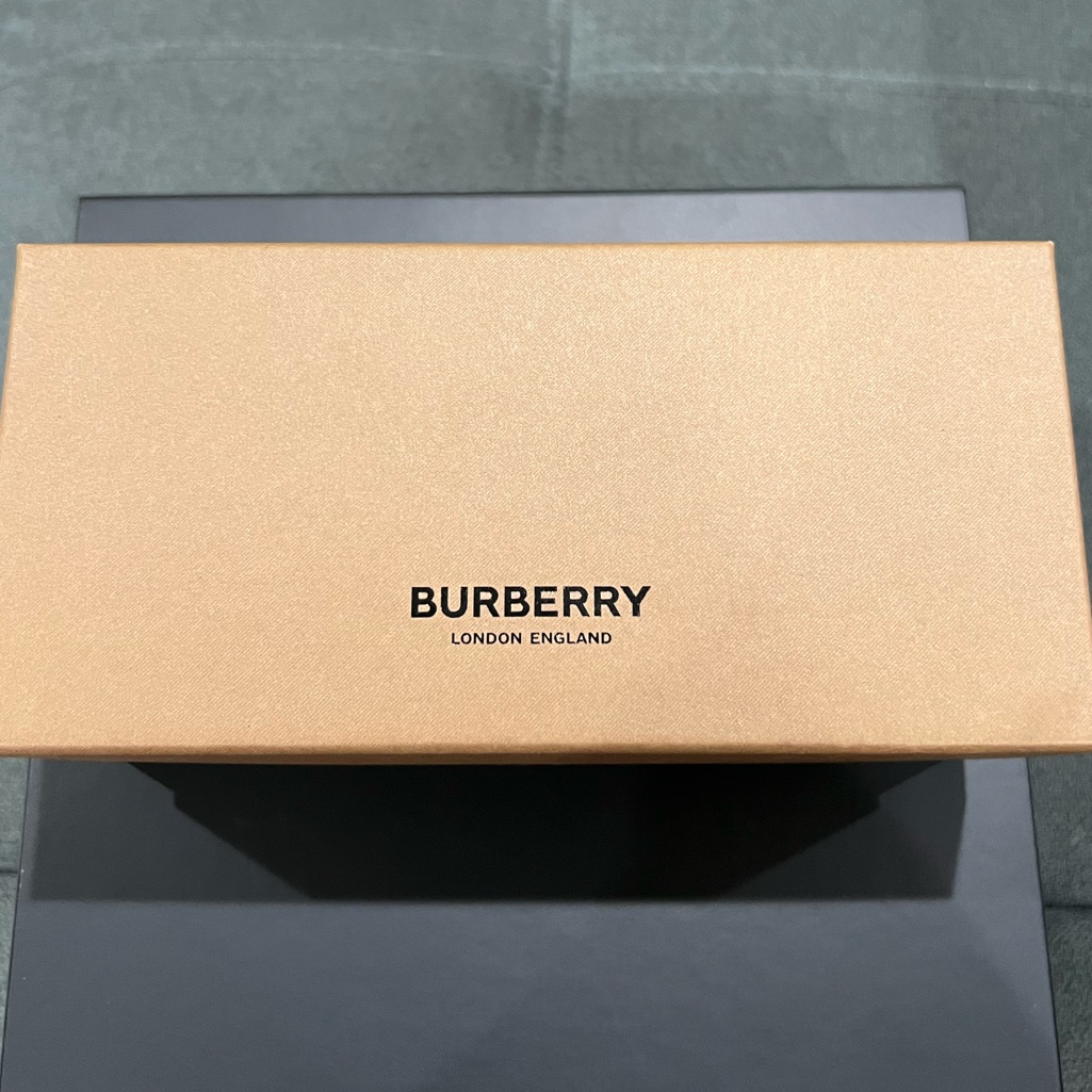 Attention Burberry Lovers Brand New Bb Sunglass